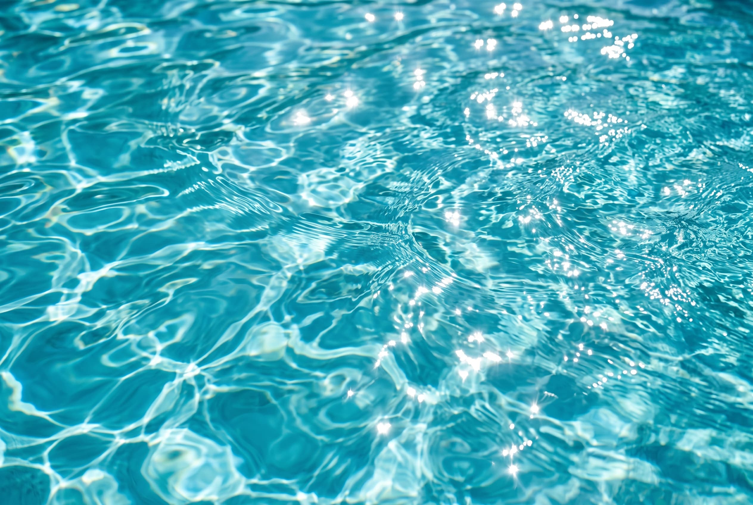 Piscine naturelle à Luxembourg : réglementation et entretien sans chlore